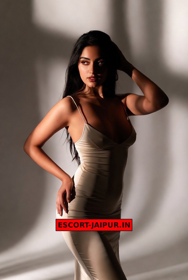 Curvy hot Tilawala escort model